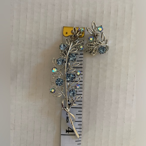 Vintage Signed CORO Aurora Borealis Blue Rhinestone Brooch and Earrings Set - Picture 12 of 13